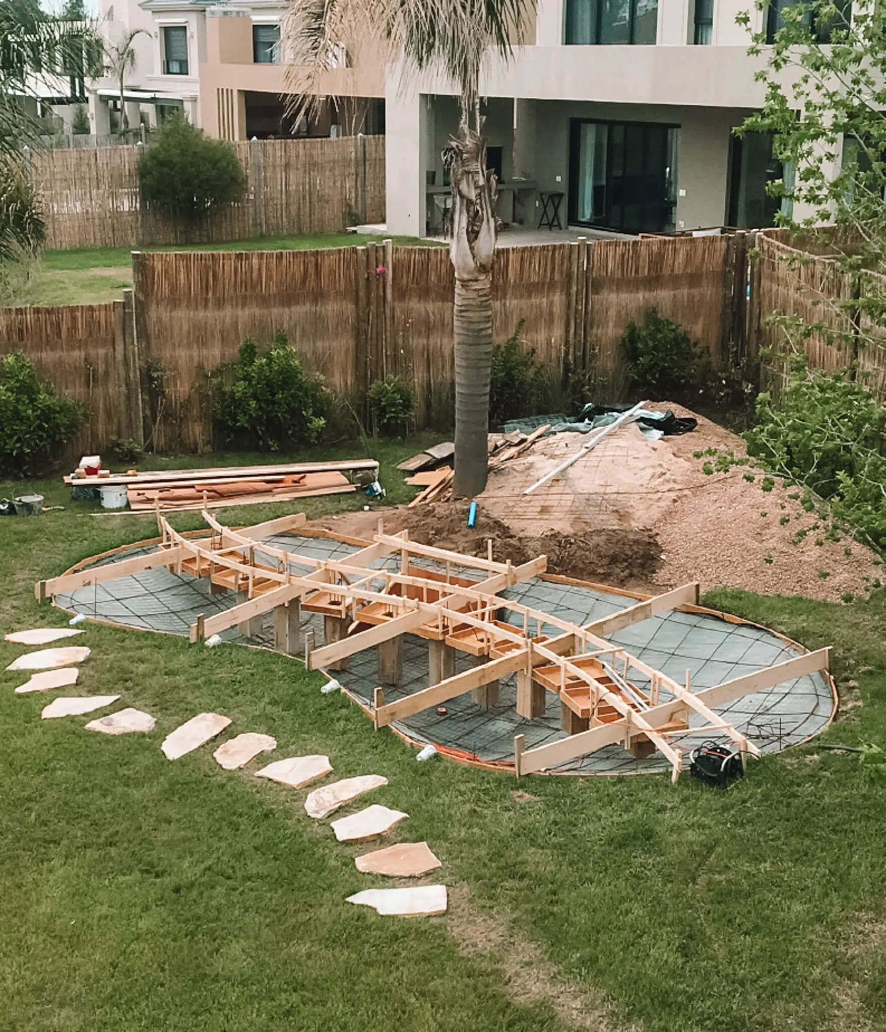 JARDIN CON ESTANQUE