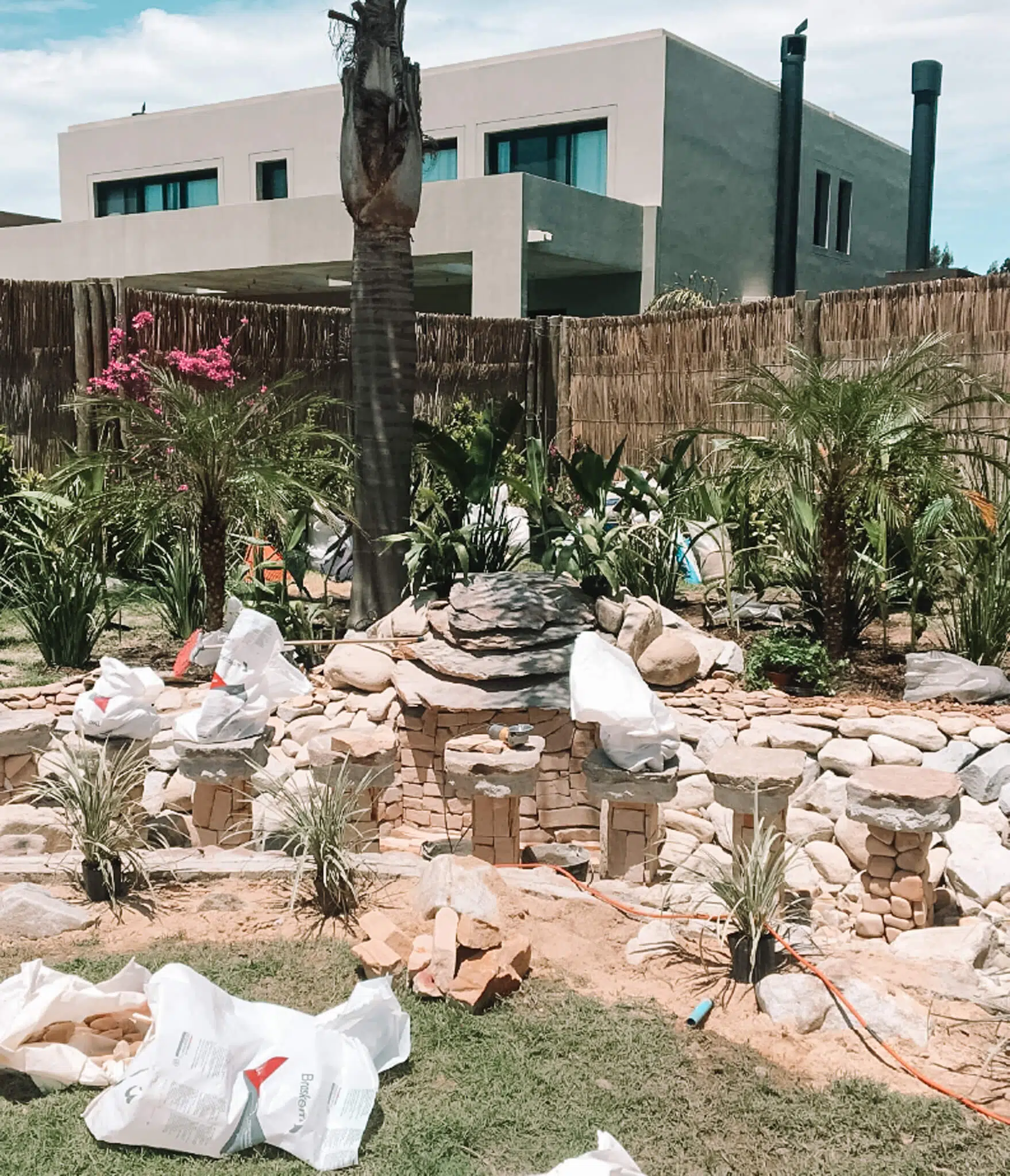 JARDIN CON ESTANQUE