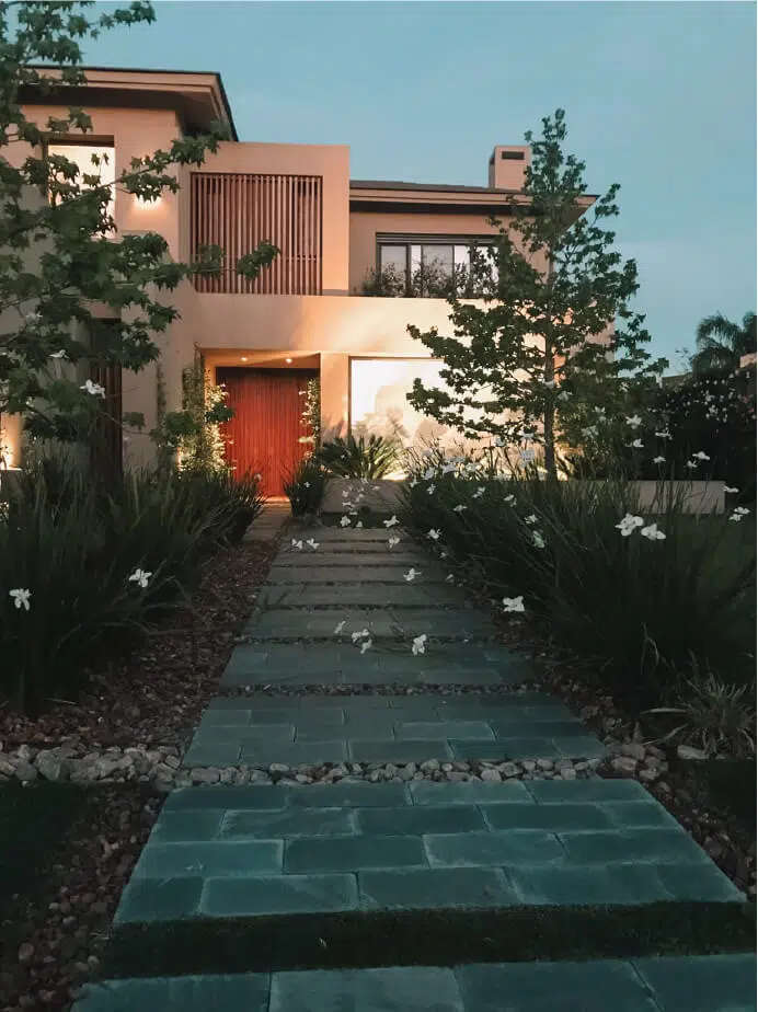 MAS ALLA DEL JARDIN